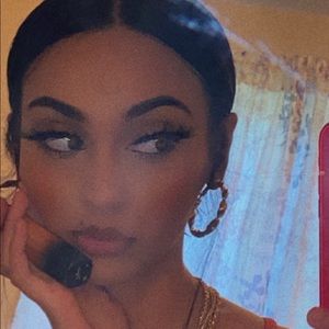 Meet your Posher, Tanija